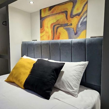 Faronita - Luxury Apt In The Heart Of Каламата Экстерьер фото
