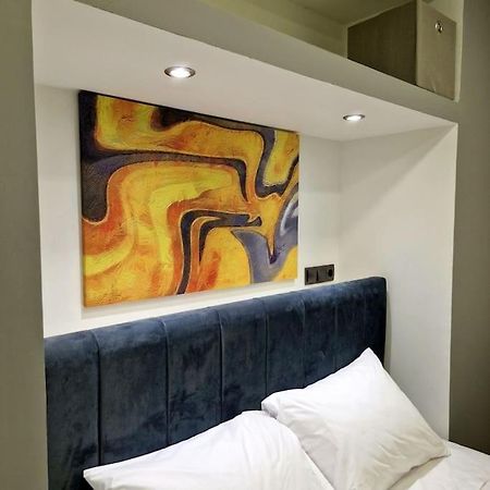 Faronita - Luxury Apt In The Heart Of Каламата Экстерьер фото