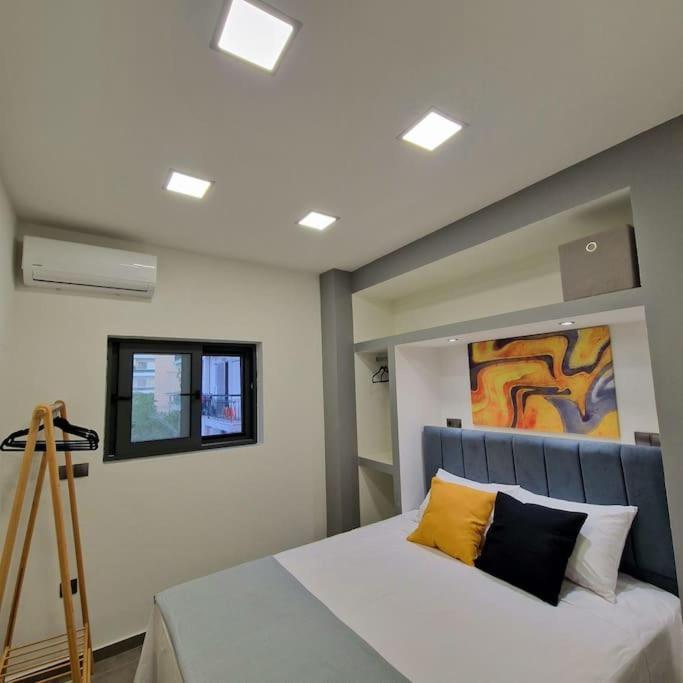 Faronita - Luxury Apt In The Heart Of Каламата Экстерьер фото